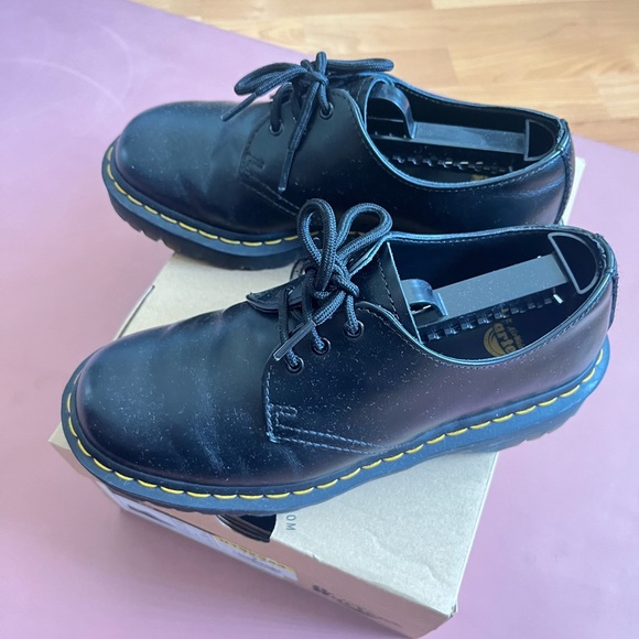 Dr. Martens shoes - Picture 1 of 6